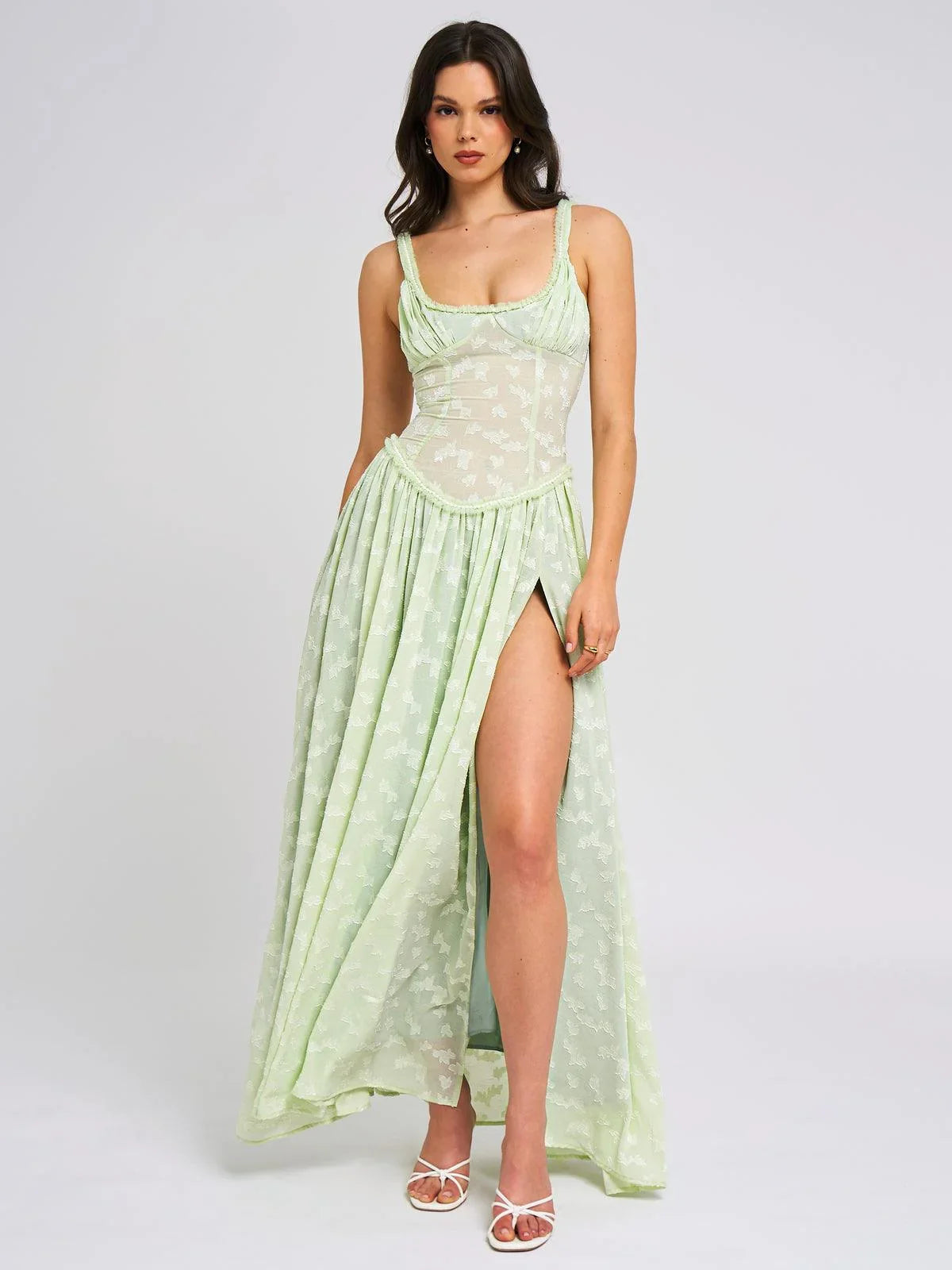 Vestido Largo con Bordado de Trevo