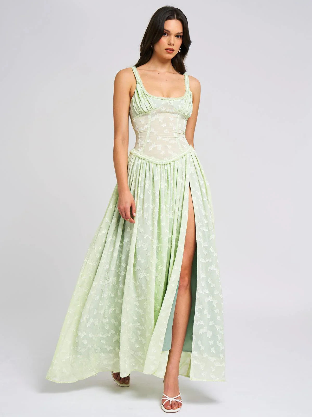 Vestido Largo con Bordado de Trevo