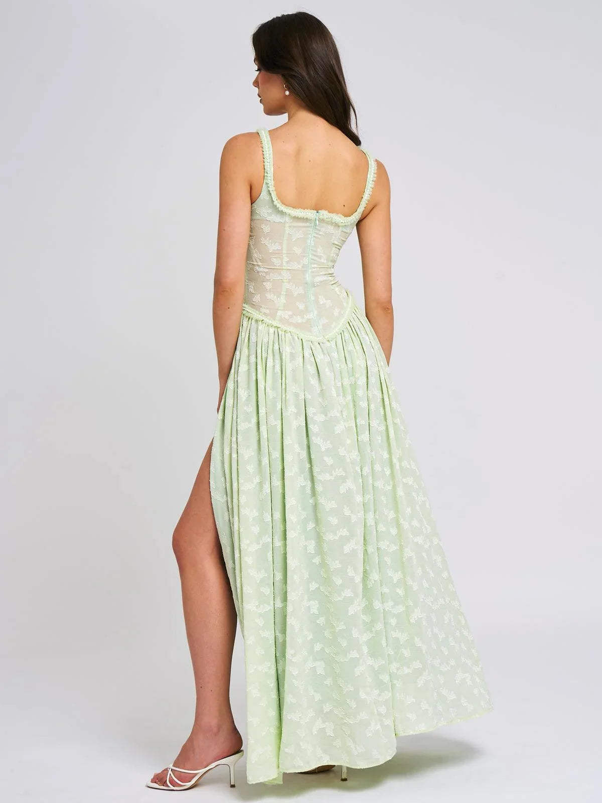 Vestido Largo con Bordado de Trevo