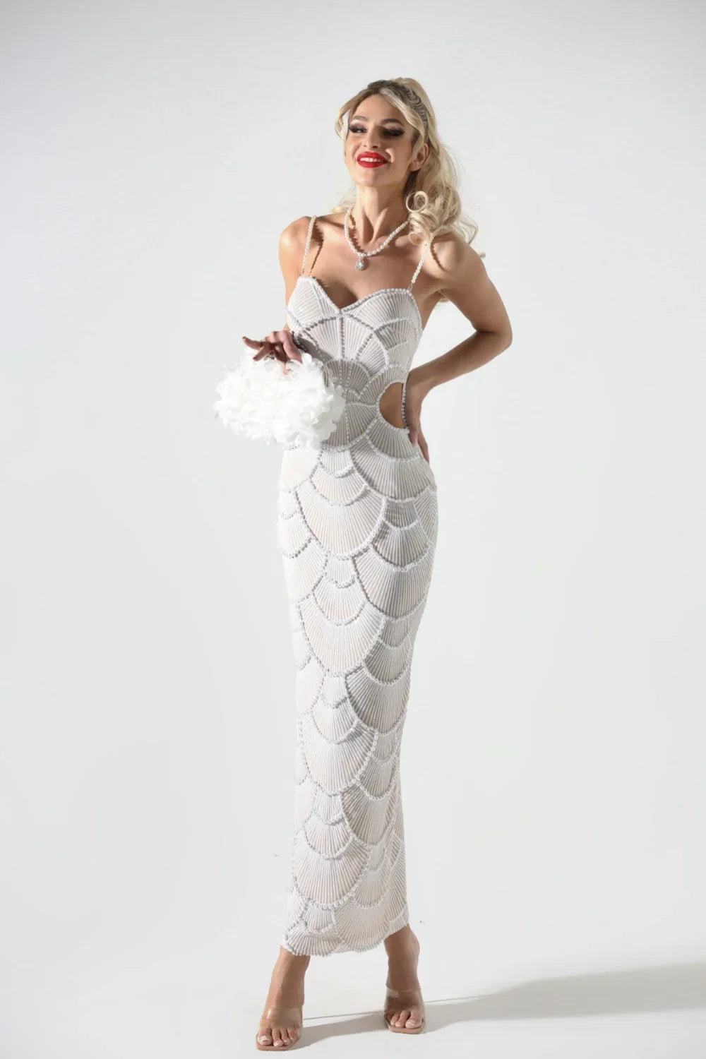 Largo Vestido Adornado con Perlas