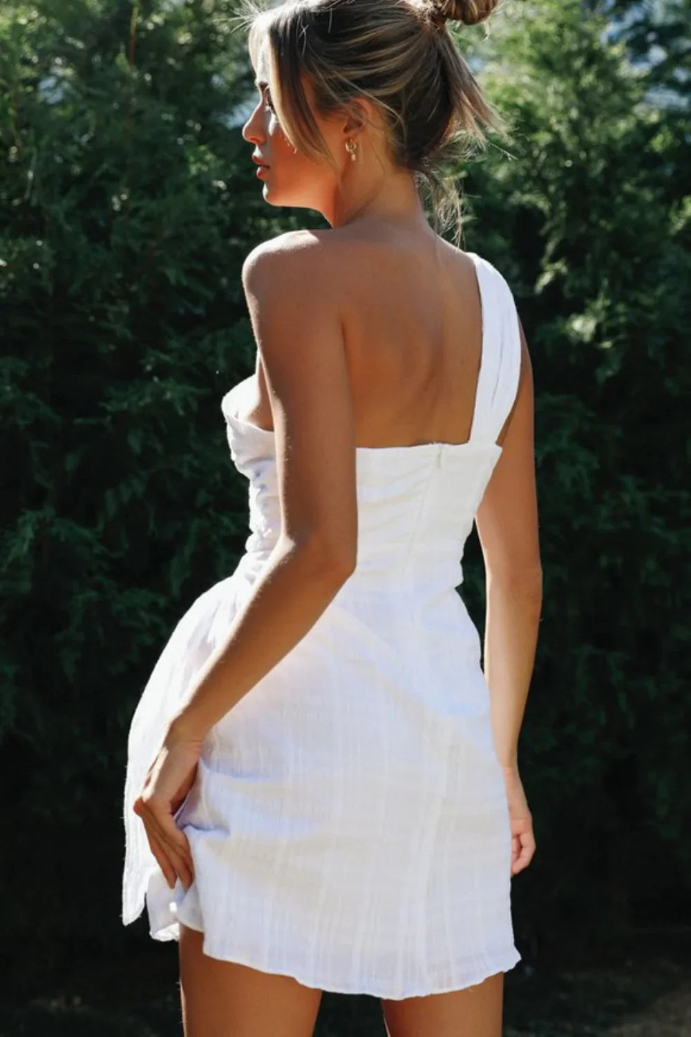 Vestido Corto de Mujer con Hombros Descubiertos