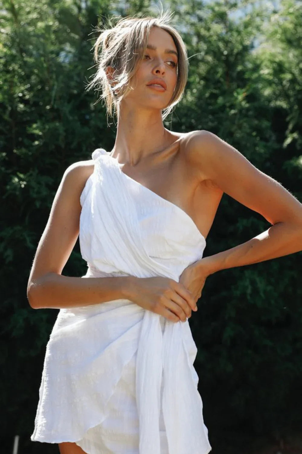 Vestido Corto de Mujer con Hombros Descubiertos