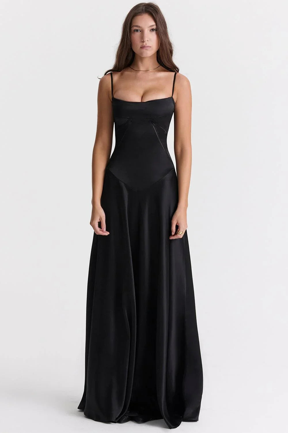 Vestido largo de raso negro