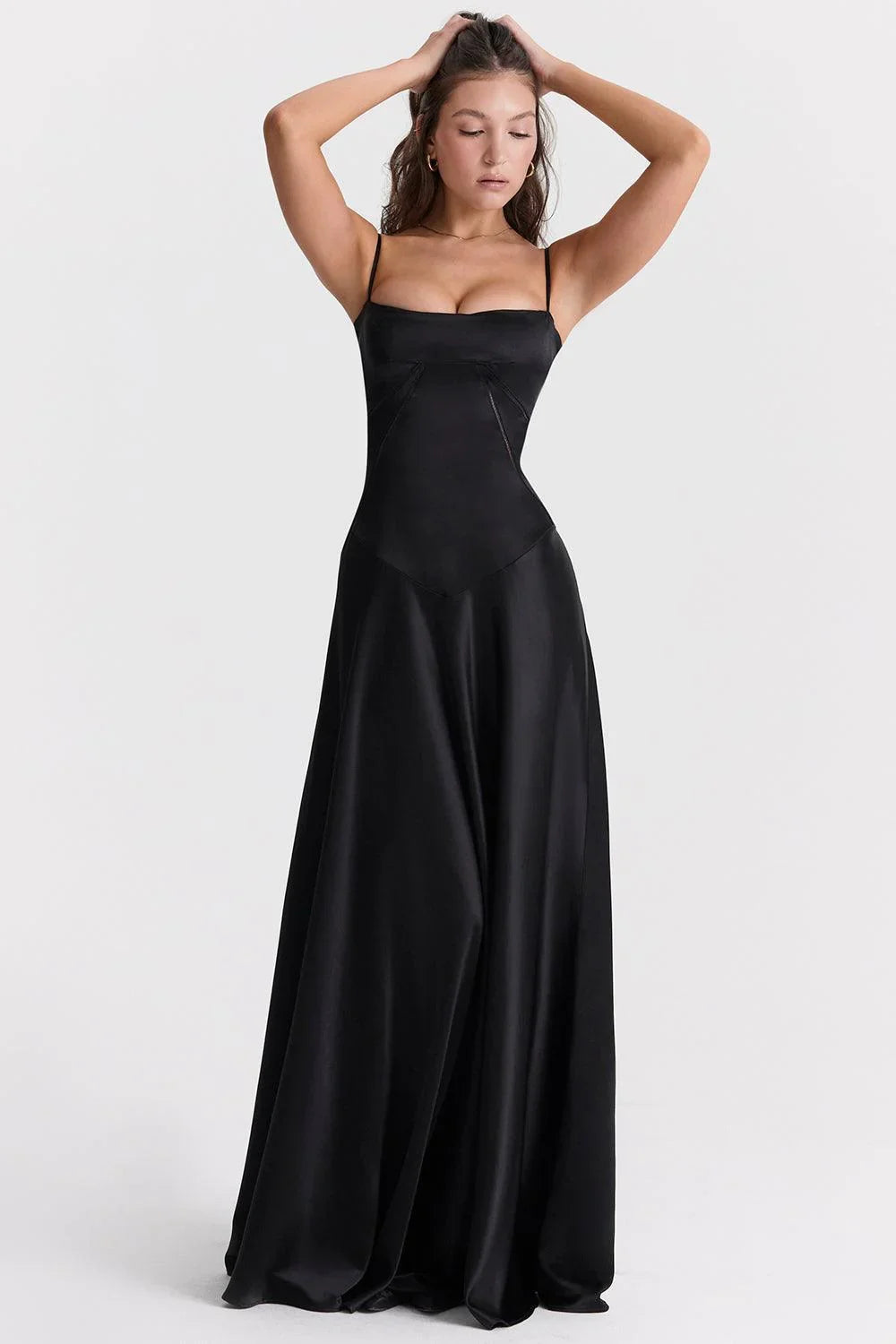 Vestido largo de raso negro