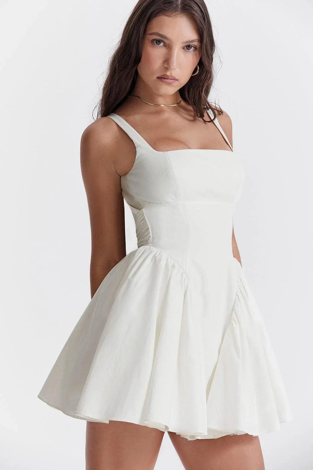Vestido blanco corto con lazo
