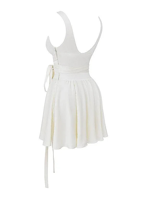 Corto Vestido de Mujer con Escote