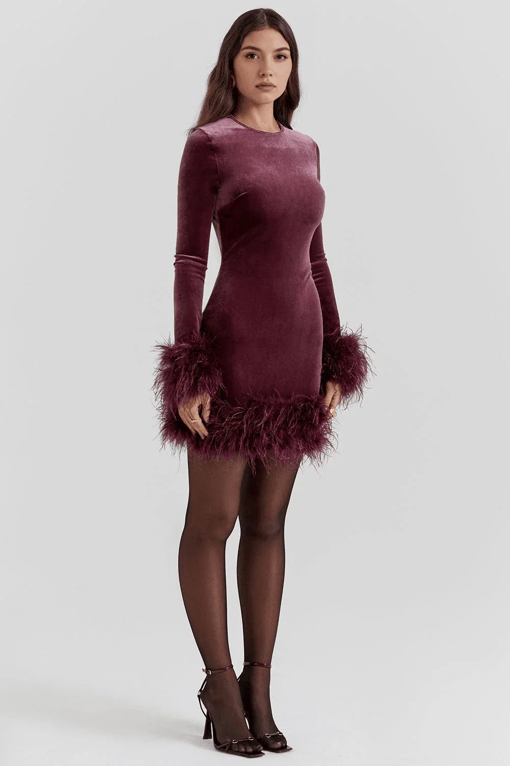 Vestido Corto de Terciopelo Púrpura