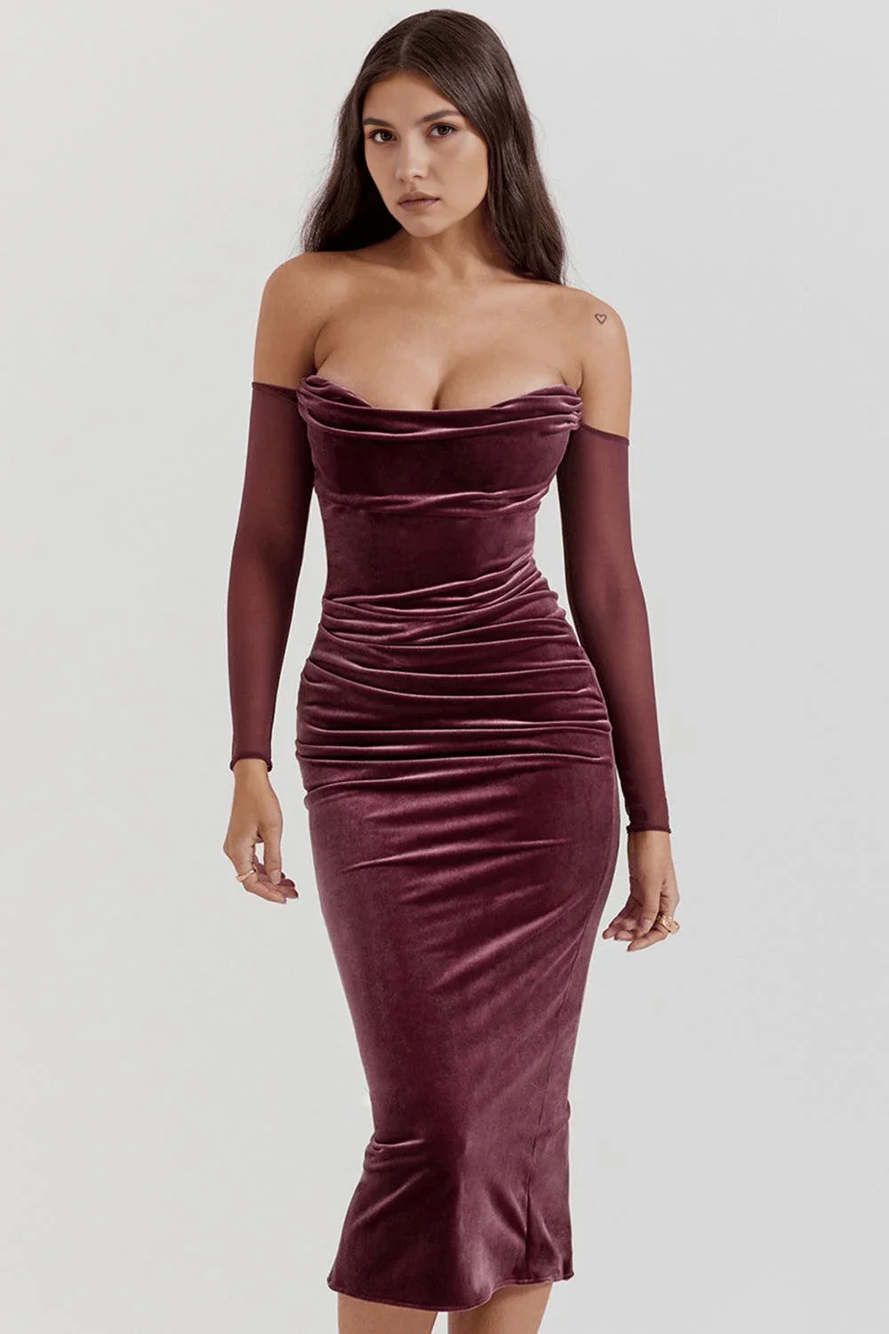 Vestido Midi de Terciopelo en Color Vino