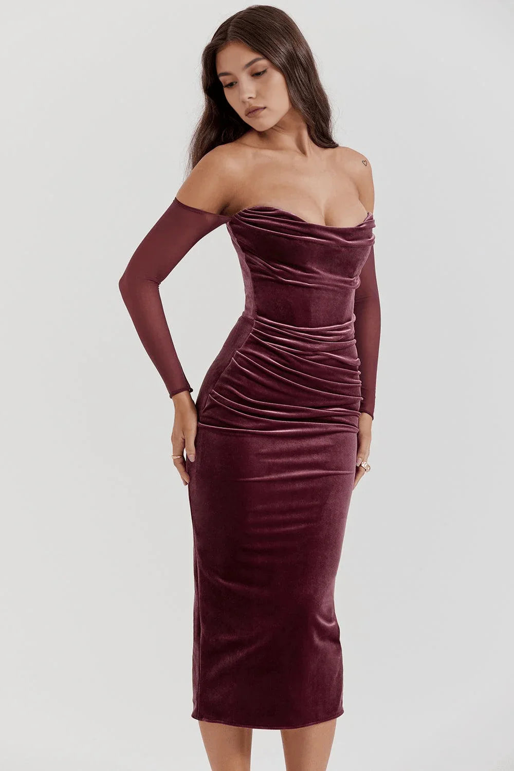 Vestido Midi de Terciopelo en Color Vino