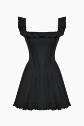 Vestido corto negro plisado