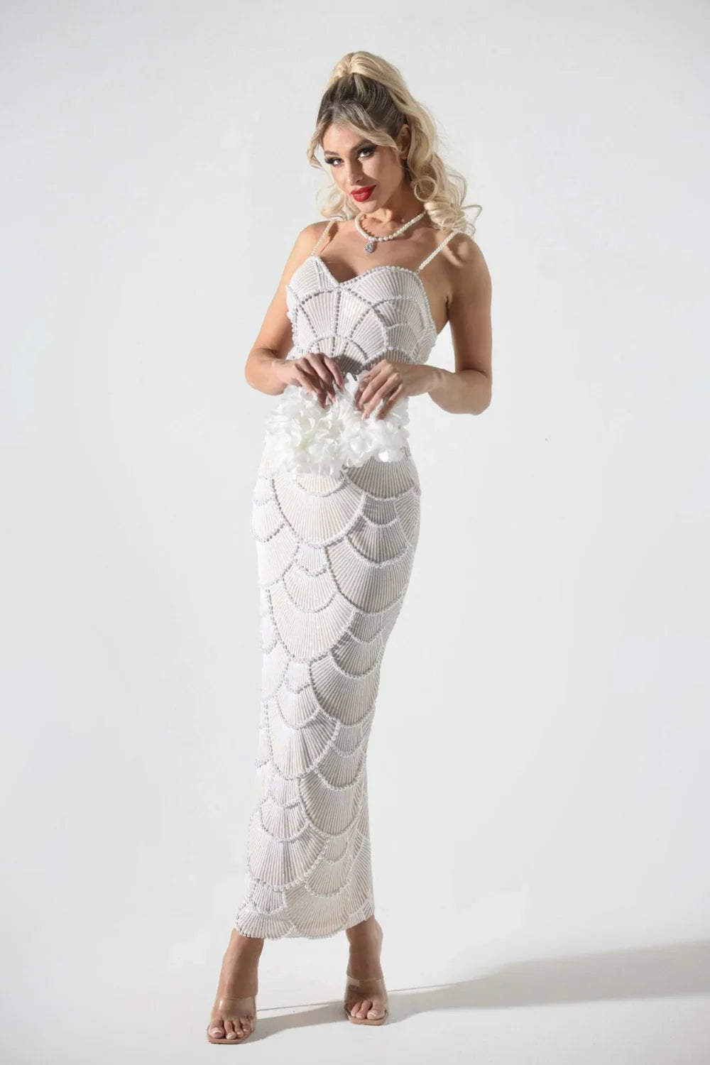 Largo Vestido Adornado con Perlas