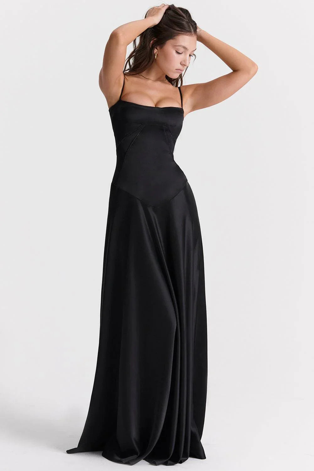 Vestido largo de raso negro