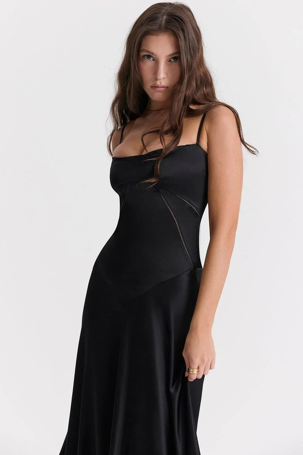 Vestido largo de raso negro