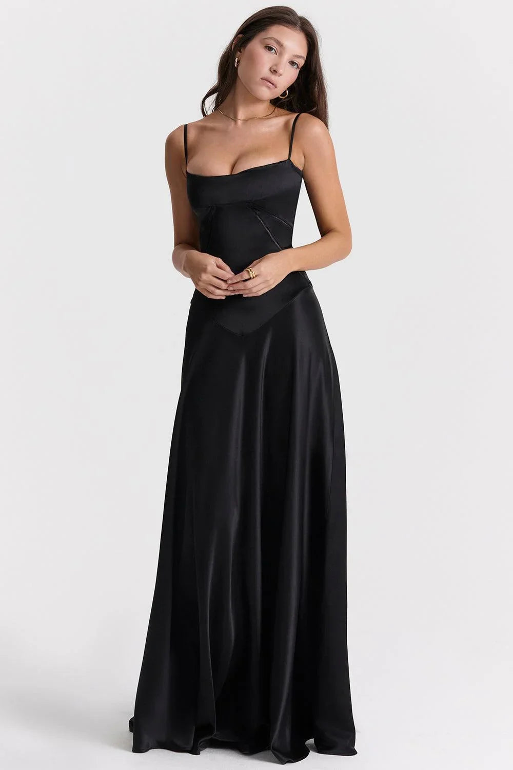 Vestido largo de raso negro
