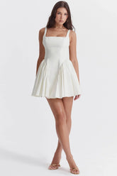 Vestido blanco corto con lazo