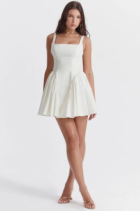 Vestido blanco corto con lazo