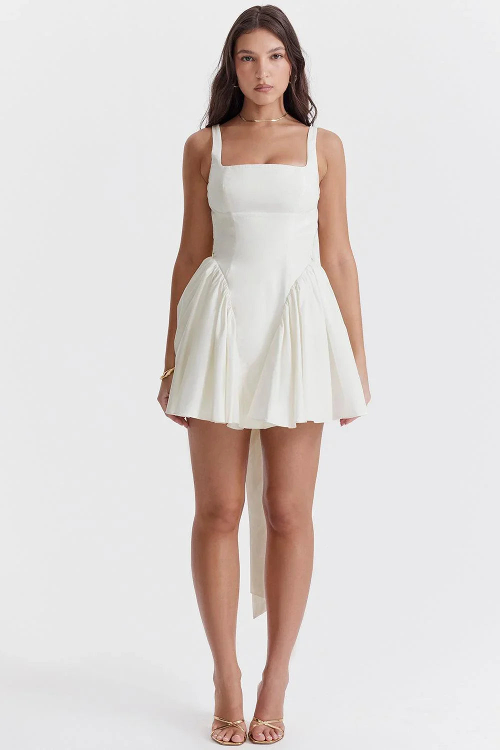 Vestido blanco corto con lazo