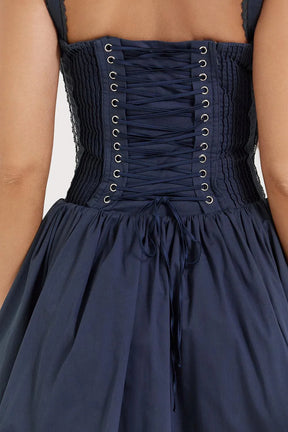 Vestido corto de corte suave