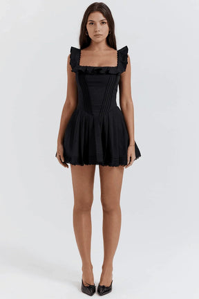 Vestido corto negro plisado
