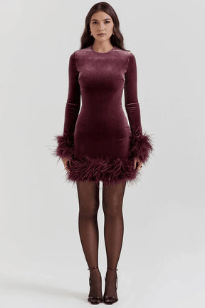 Vestido Corto de Terciopelo Púrpura