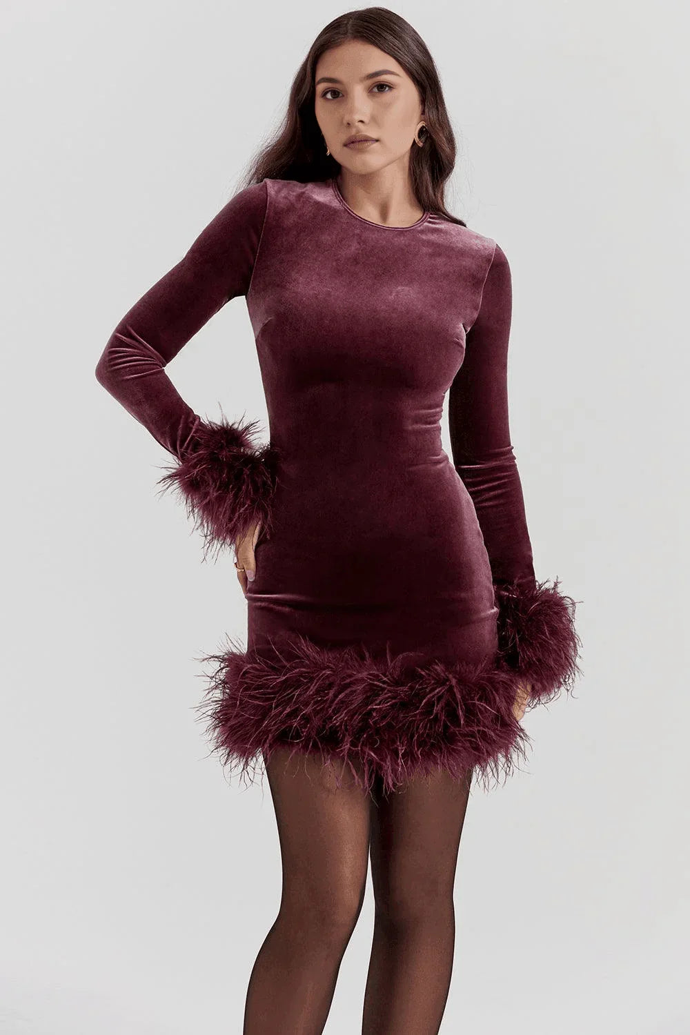 Vestido Corto de Terciopelo Púrpura