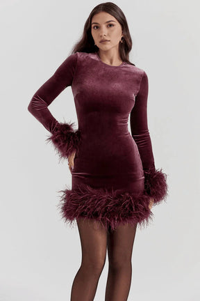Vestido Corto de Terciopelo Púrpura