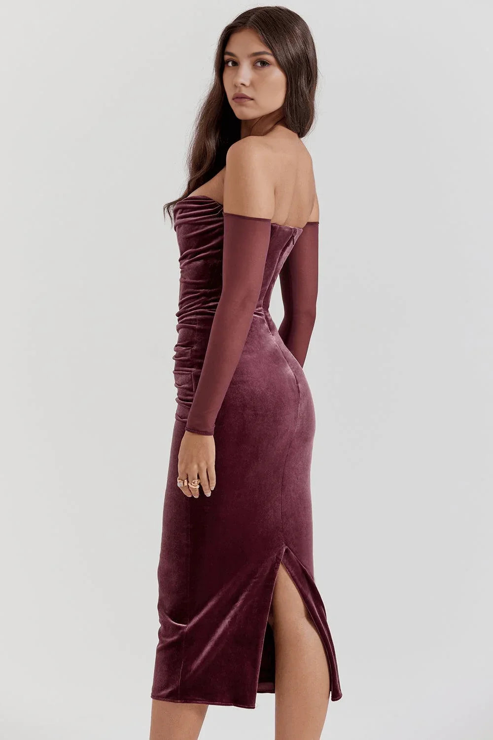 Vestido Midi de Terciopelo en Color Vino