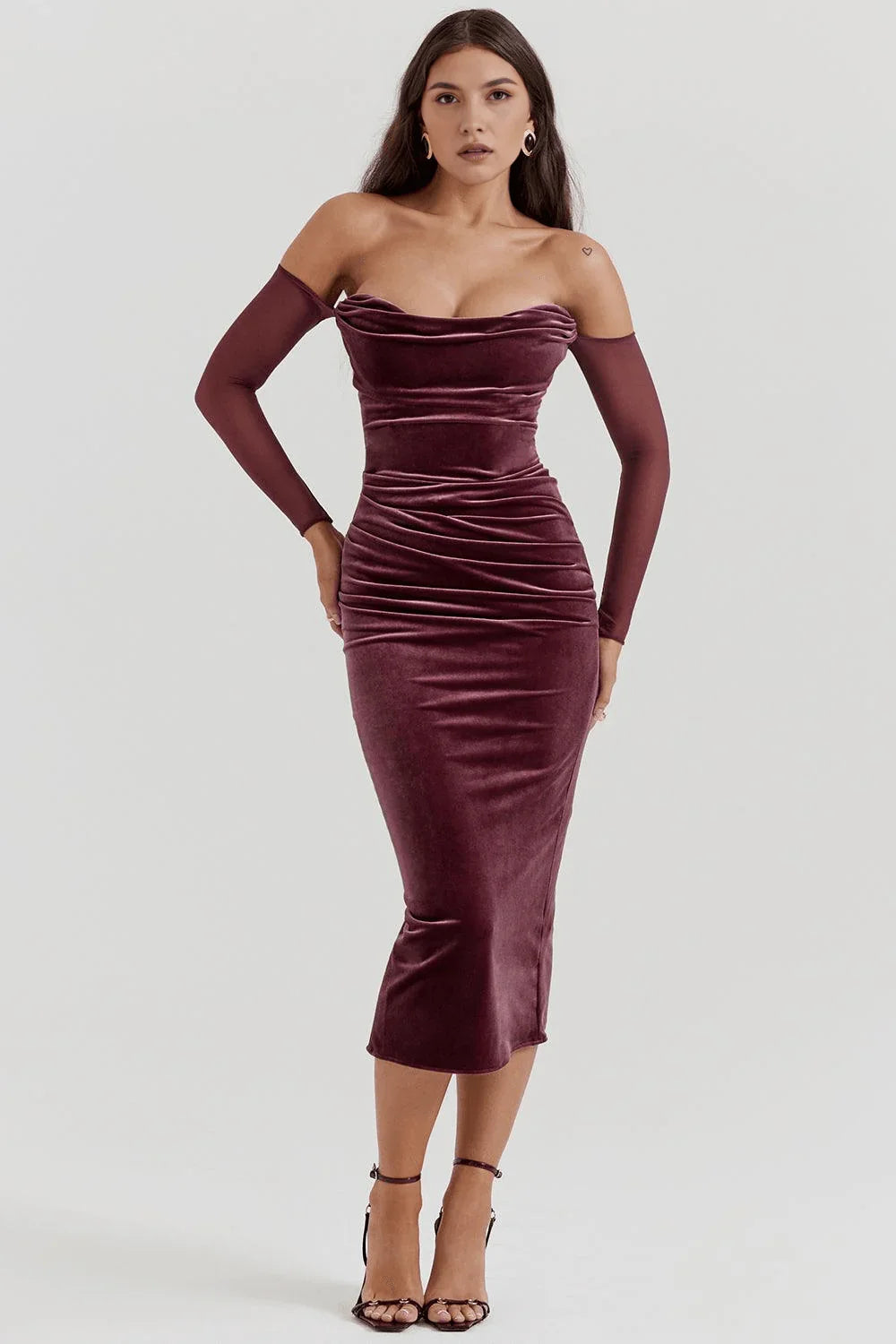 Vestido Midi de Terciopelo en Color Vino