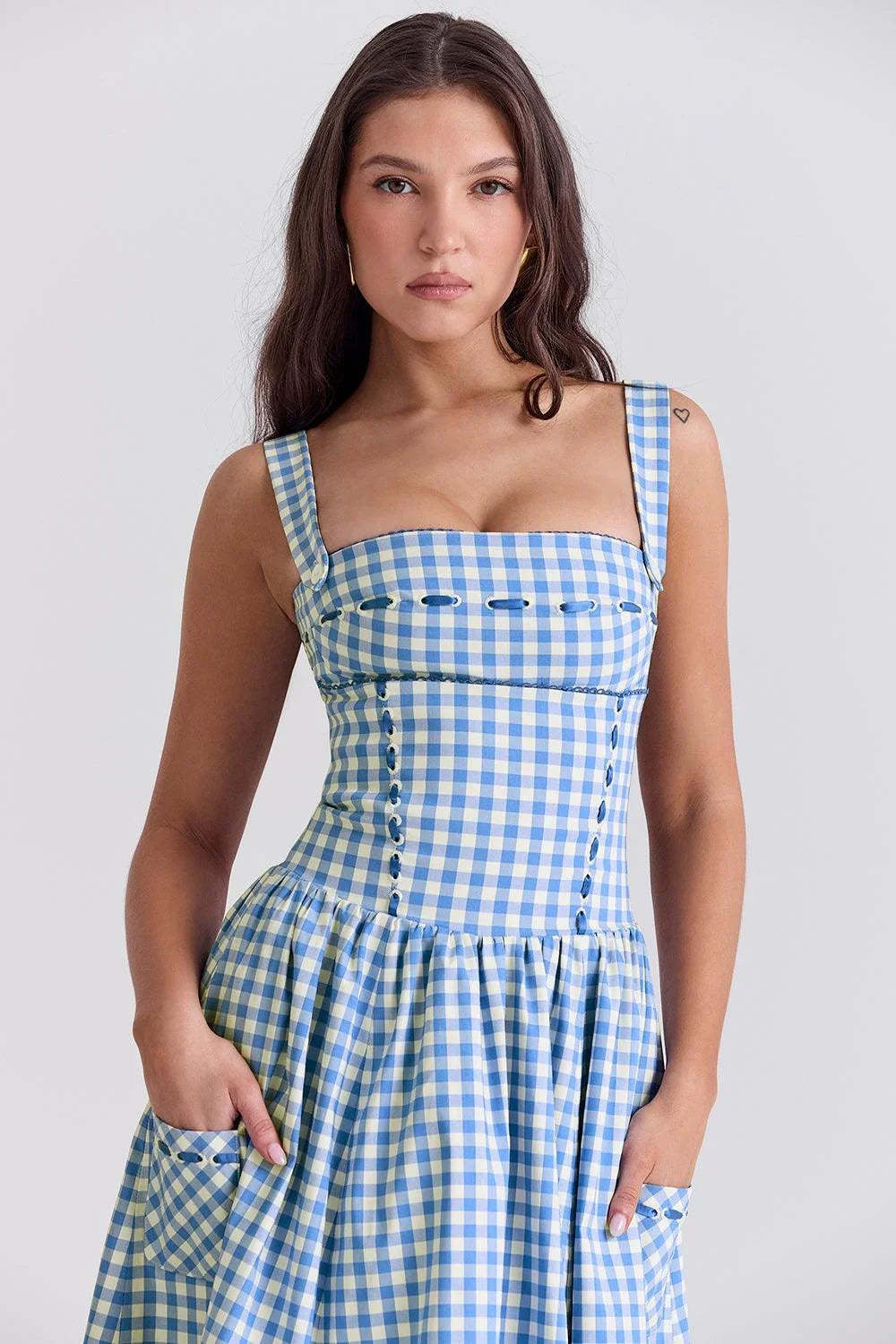 Largo Vestido Femenino de Estampado Cuadrado
